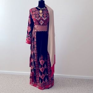 Traditional thoub used for couples  hours great condition like new size 2X‎